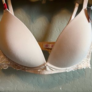 NEW 36B wireless bra- convertible straps